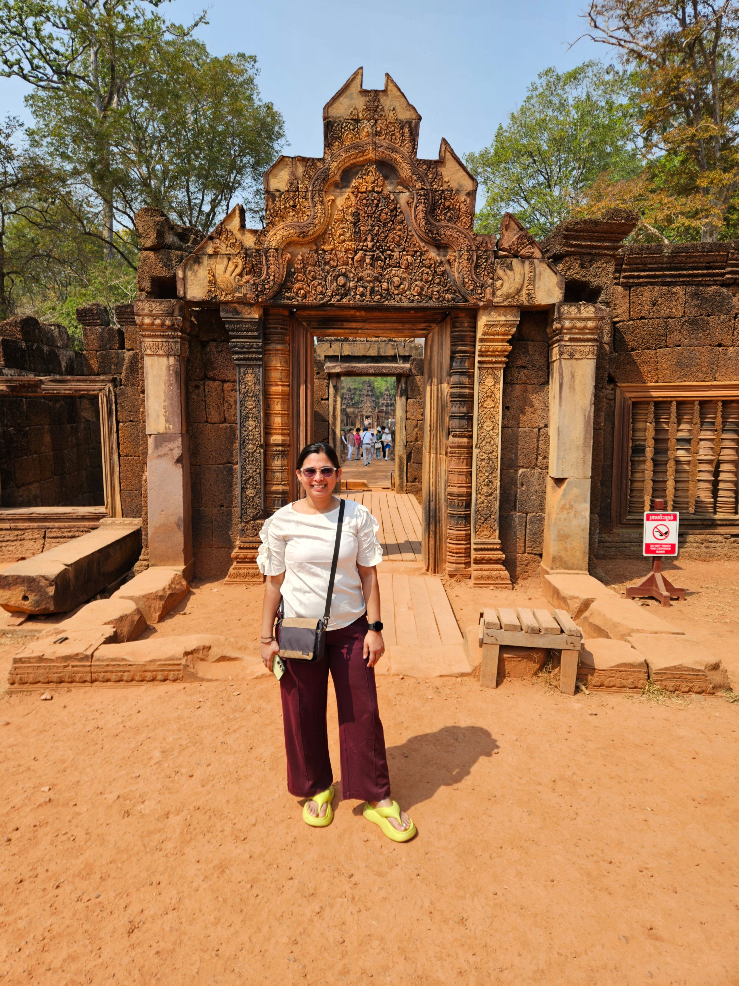 A visitor at the gateway of Banteay Srei