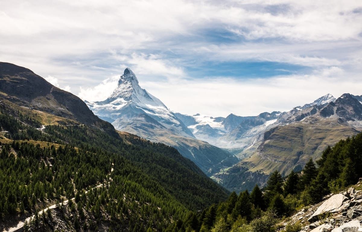 Matterhorn Alpine Crossing: Milan to Lucerne by Cable Car & Rail