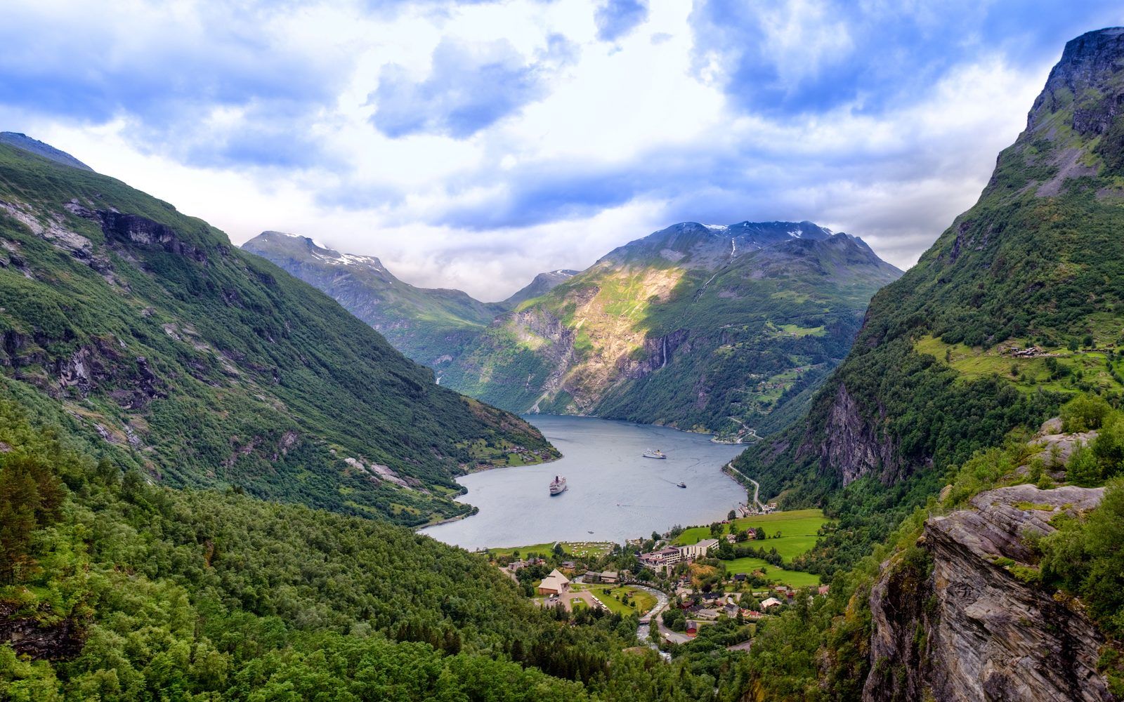 Norway's Fjords in 2026: Northern Lights, Slow Trains and Midnight Sun