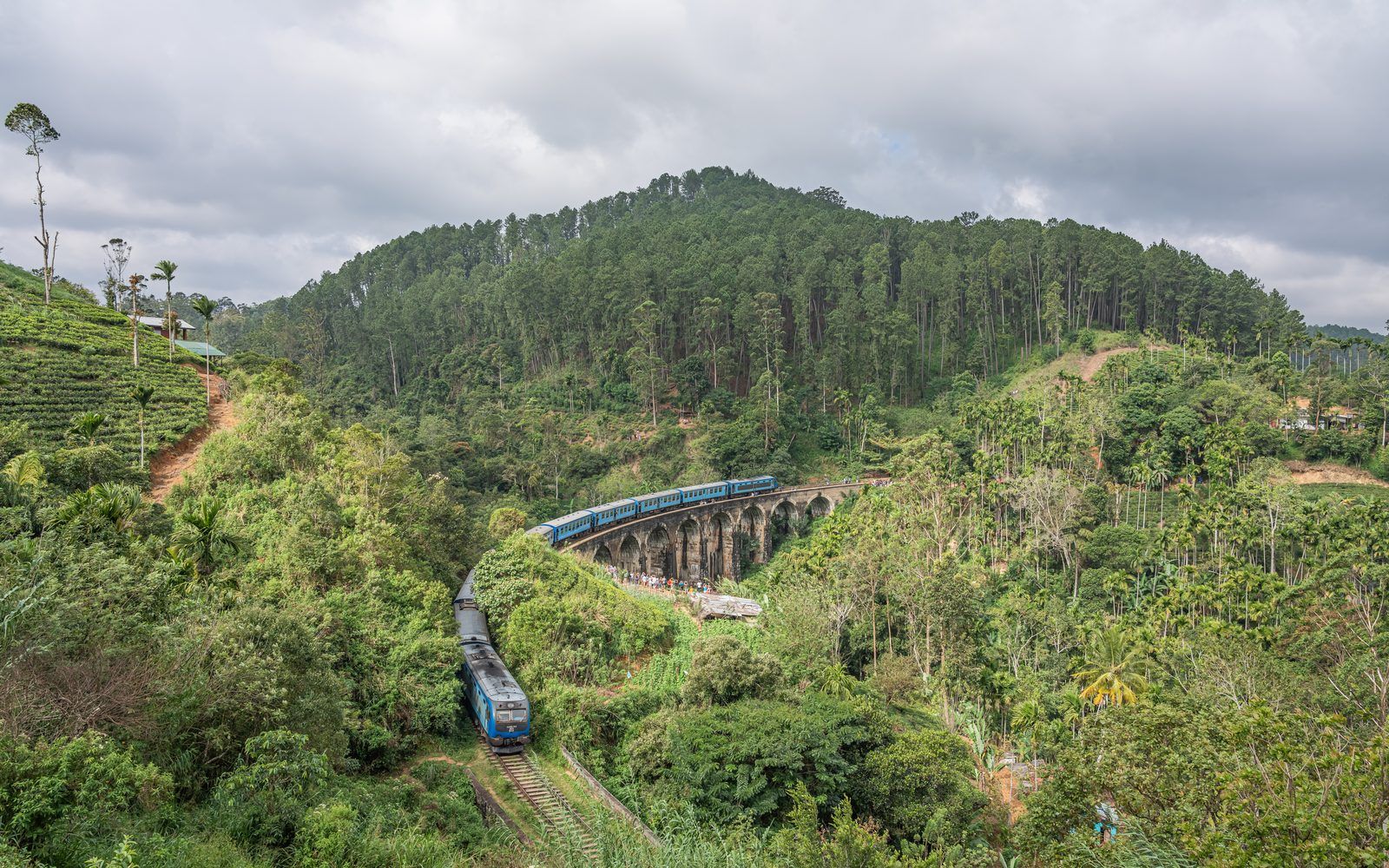 A train crossing the Nine Arches Bridge in Ella