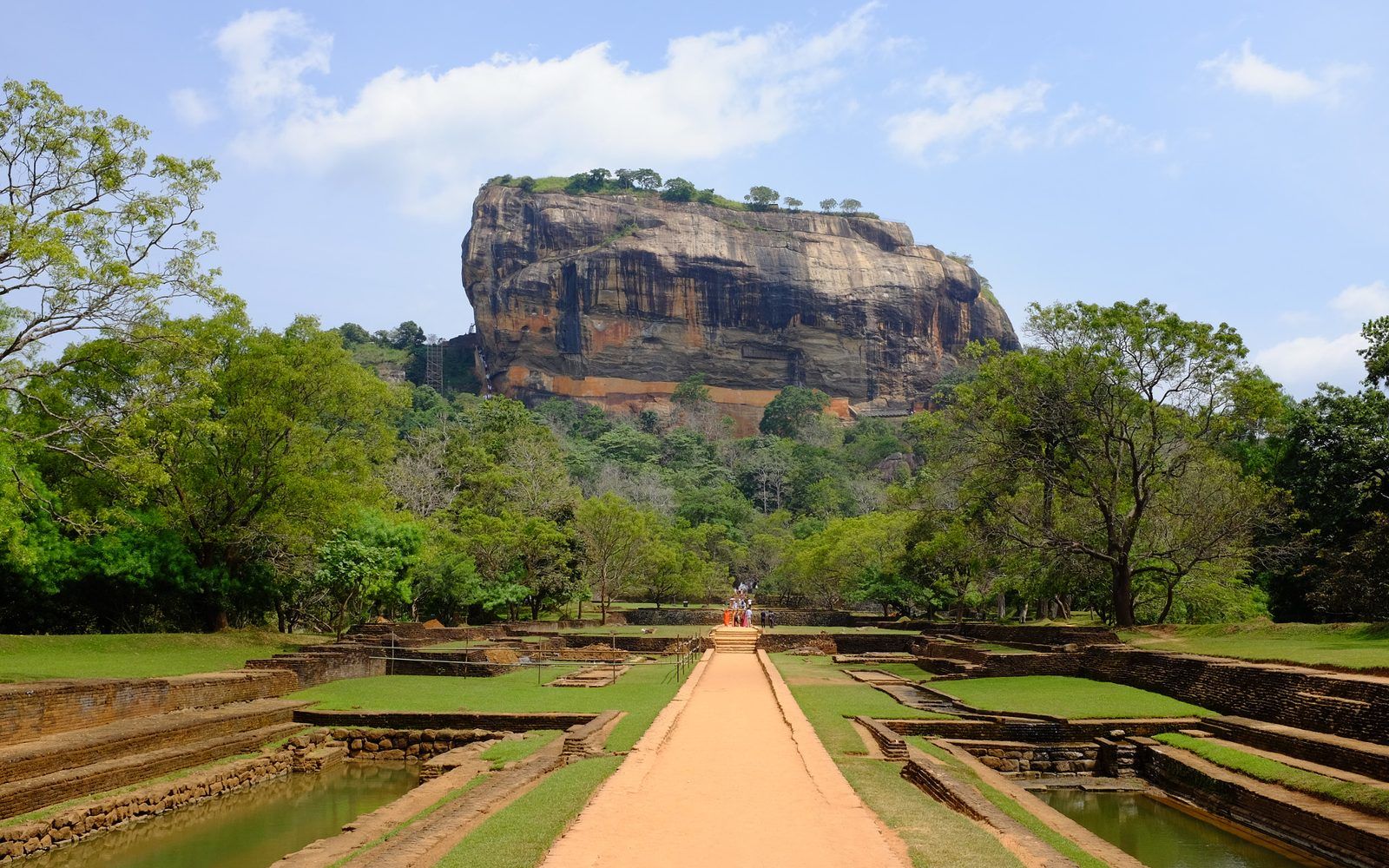 Sri Lanka in 2026: Tea Trails, Temples and the Southern Coast